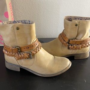 Roxy ankle boots